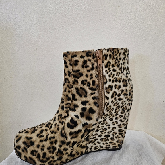 Leopard boots - Picture 2 of 3